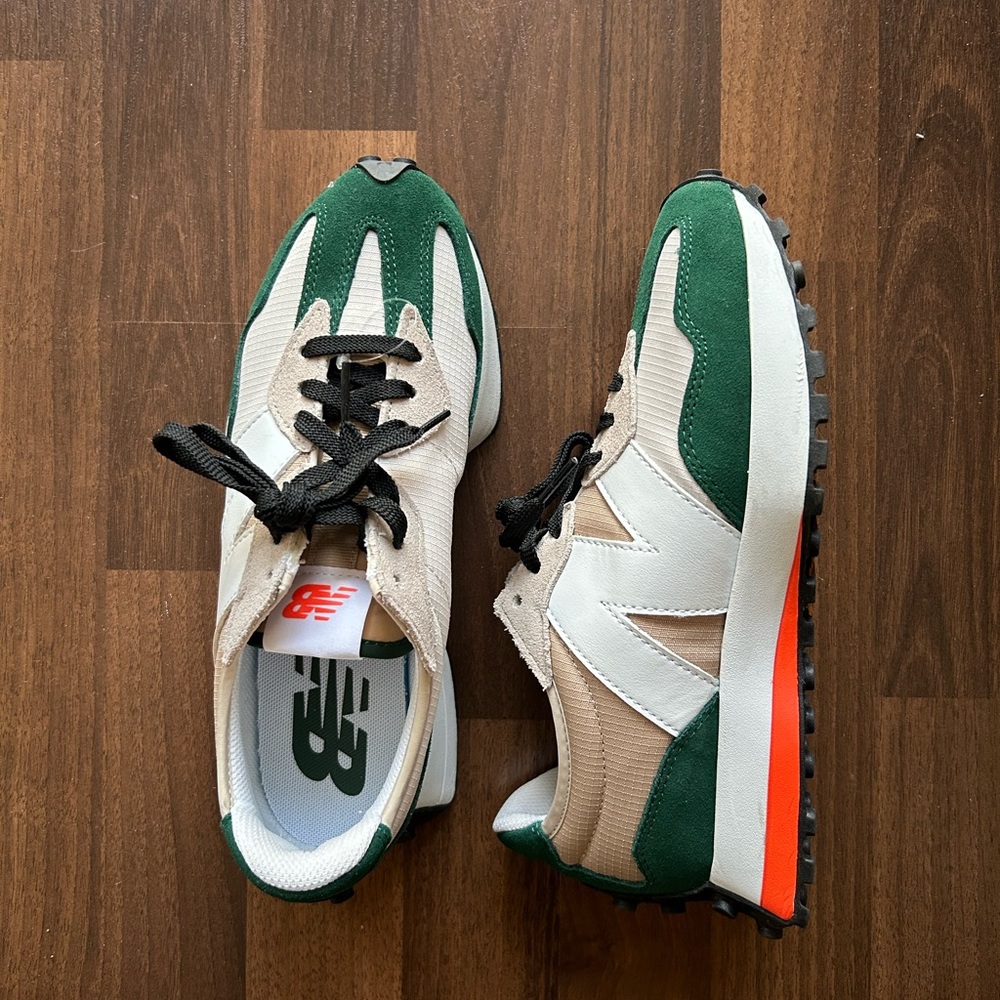 New Balance 327 sneakers size 8.5 W